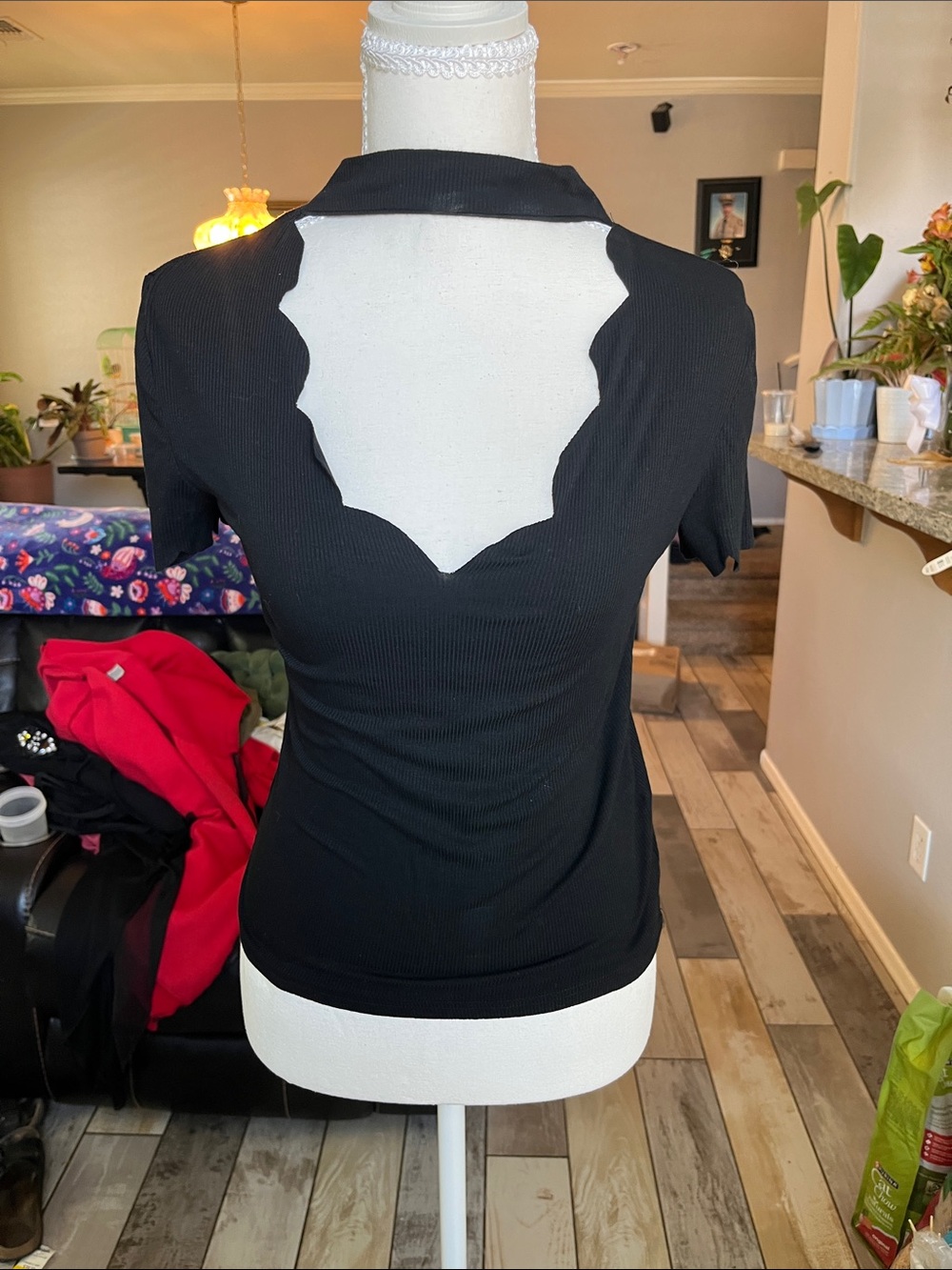 Black Scallop Back Ribbed Short Sleeve Top